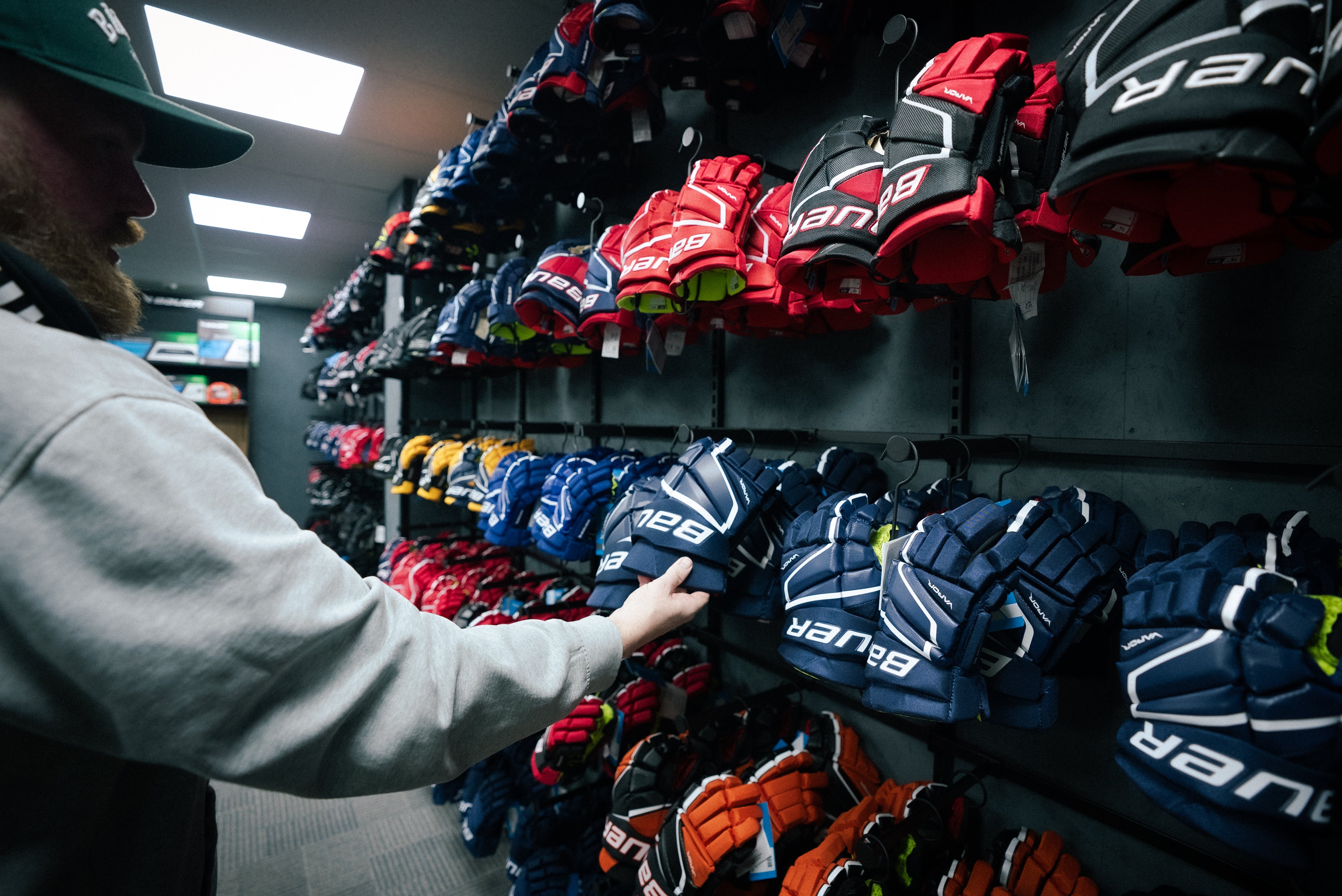 GLOVES TO MATCH EVERY TEAM